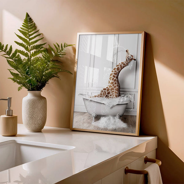 Badezimmer Poster – Giraffe in Badewanne – Lustiges Tiermotiv WC Poster