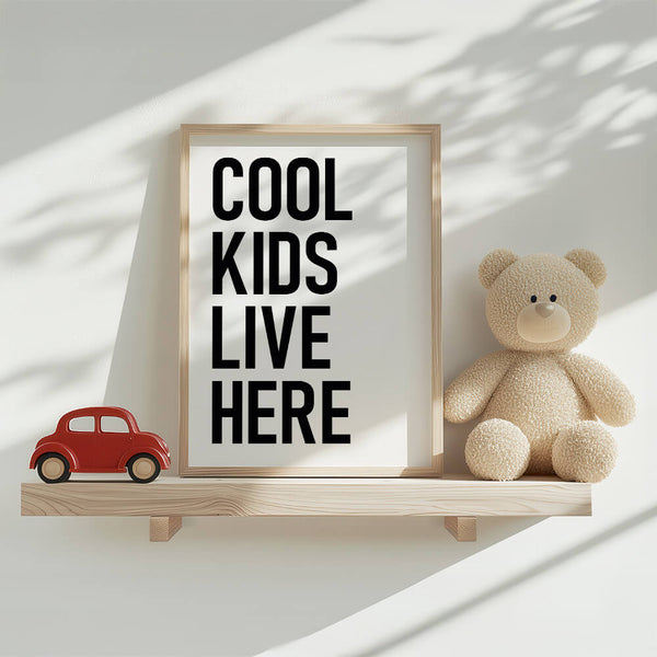 Kinderzimmer Inspiration – Cool Kids Live Here Poster – Babyzimmer Deko