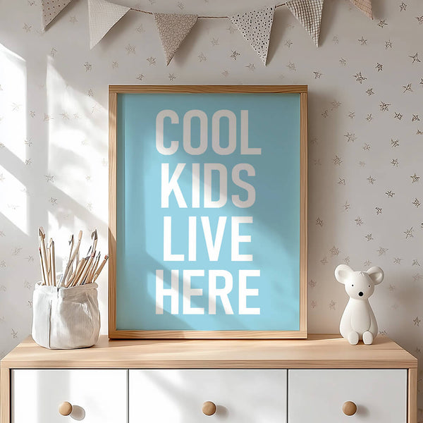 Kinderzimmer Poster – Cool Kids Live Here – Babyzimmer Einrichtung