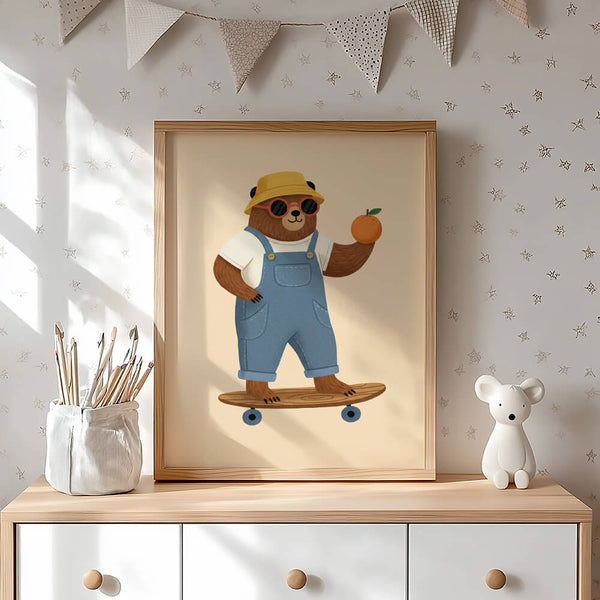 Bär auf Skateboard Poster – Modernes Kinderzimmer – Wandbild für Kinder